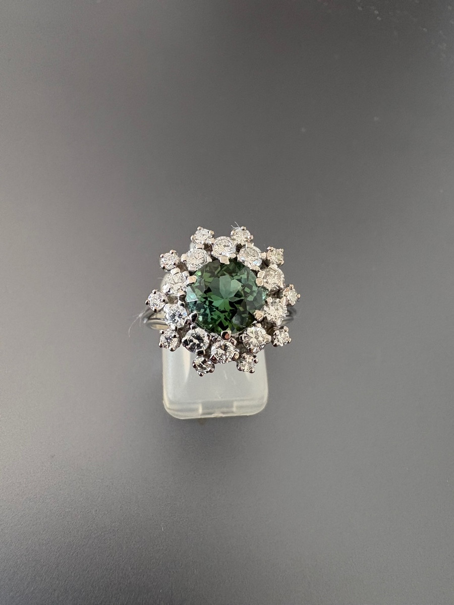 Bague en or gris 750/1000 eme, platine 850/1000 eme, tourmaline et  diamants