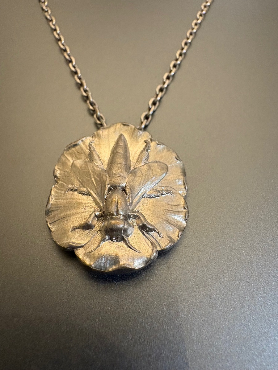 Ancienne chaîne et pendentif " insecte" en argent 800/1000 eme.-photo-1