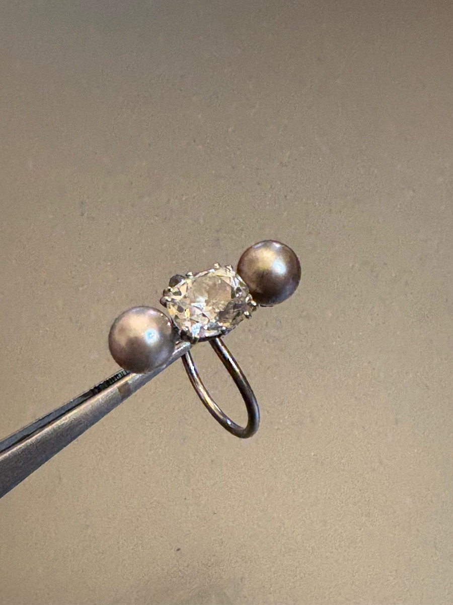 Ancienne bague en or gris 750/1000 eme , deux perles fines et  diamants taille ancienne-photo-2