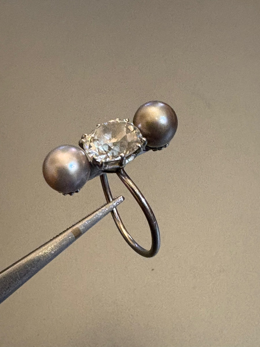 Ancienne bague en or gris 750/1000 eme , deux perles fines et  diamants taille ancienne-photo-3