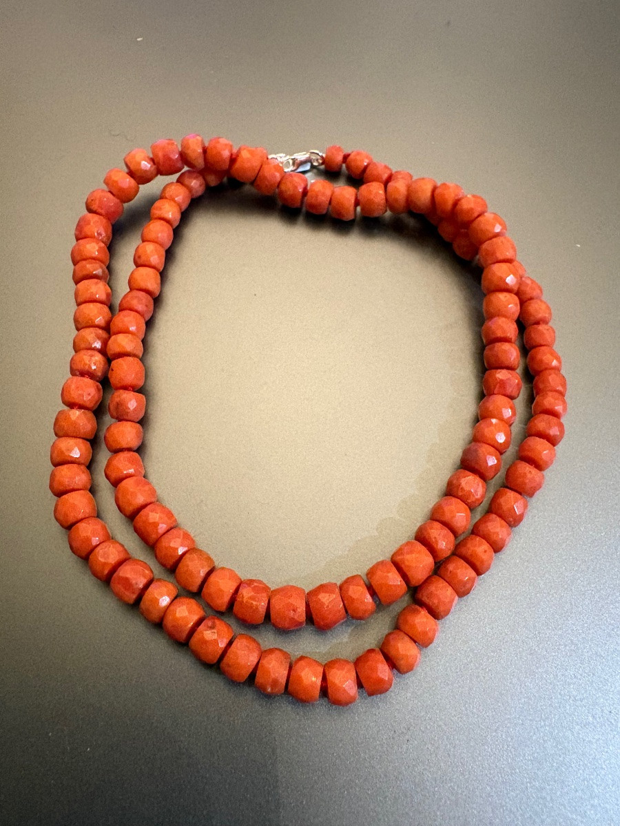 Collier perles  de corail facettées . Fermoir argent 925/1000 eme-photo-3