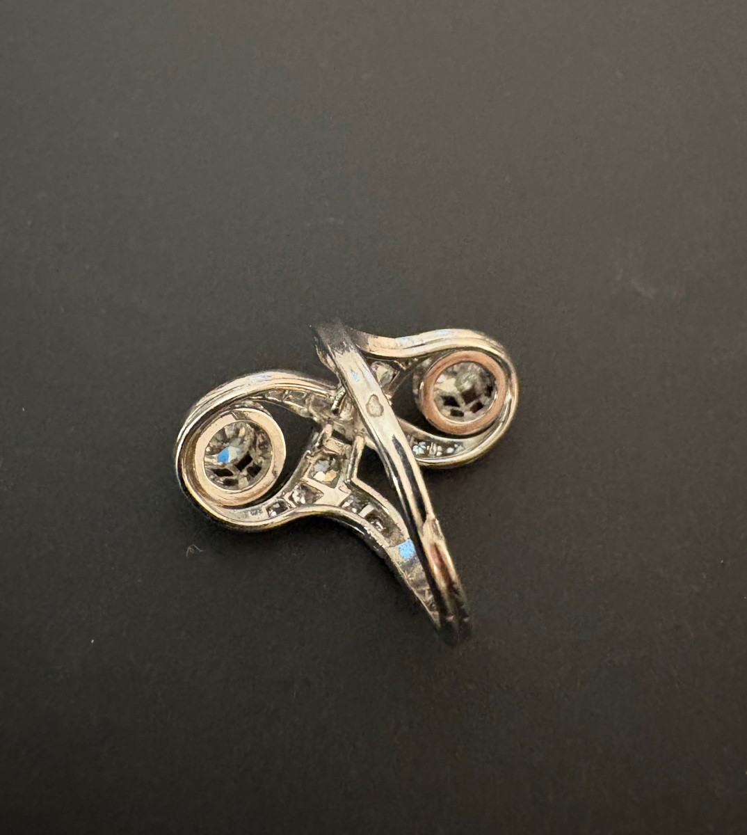 Antique Toi Et Moi Ring In 18k White Gold And Diamonds-photo-4