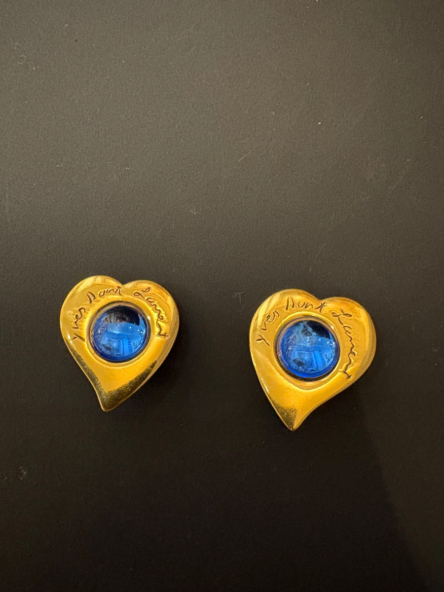 YVES SAINT LAURENT . Clips d'oreilles vintage-photo-1