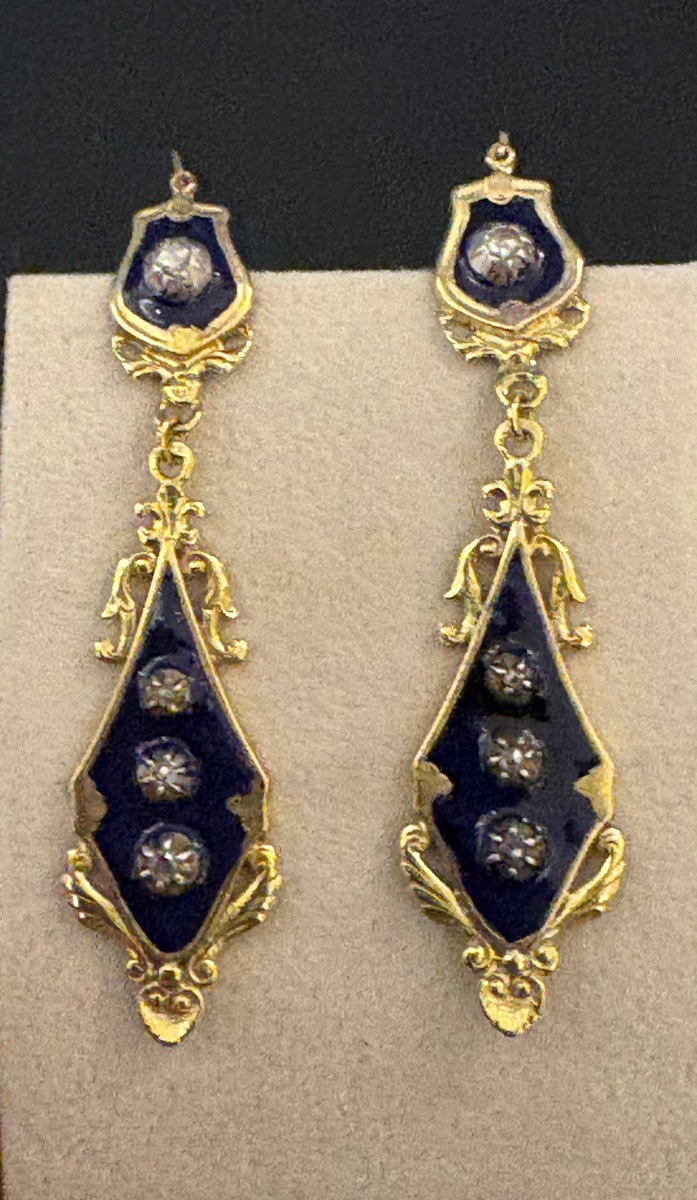 Napoleon III: Paire de pendants d'oreilles en or, argent, diamants et émail.-photo-2