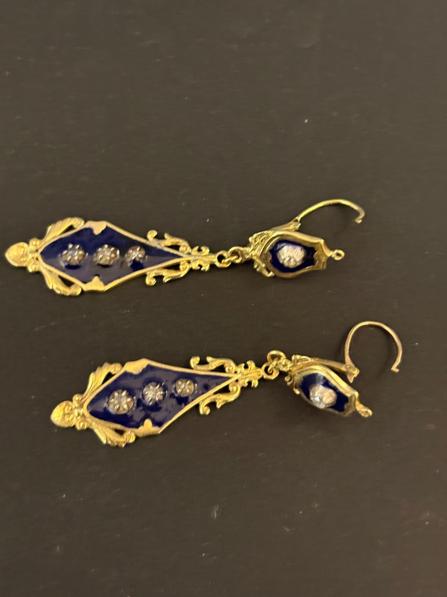 Napoleon III: Paire de pendants d'oreilles en or, argent, diamants et émail.-photo-3