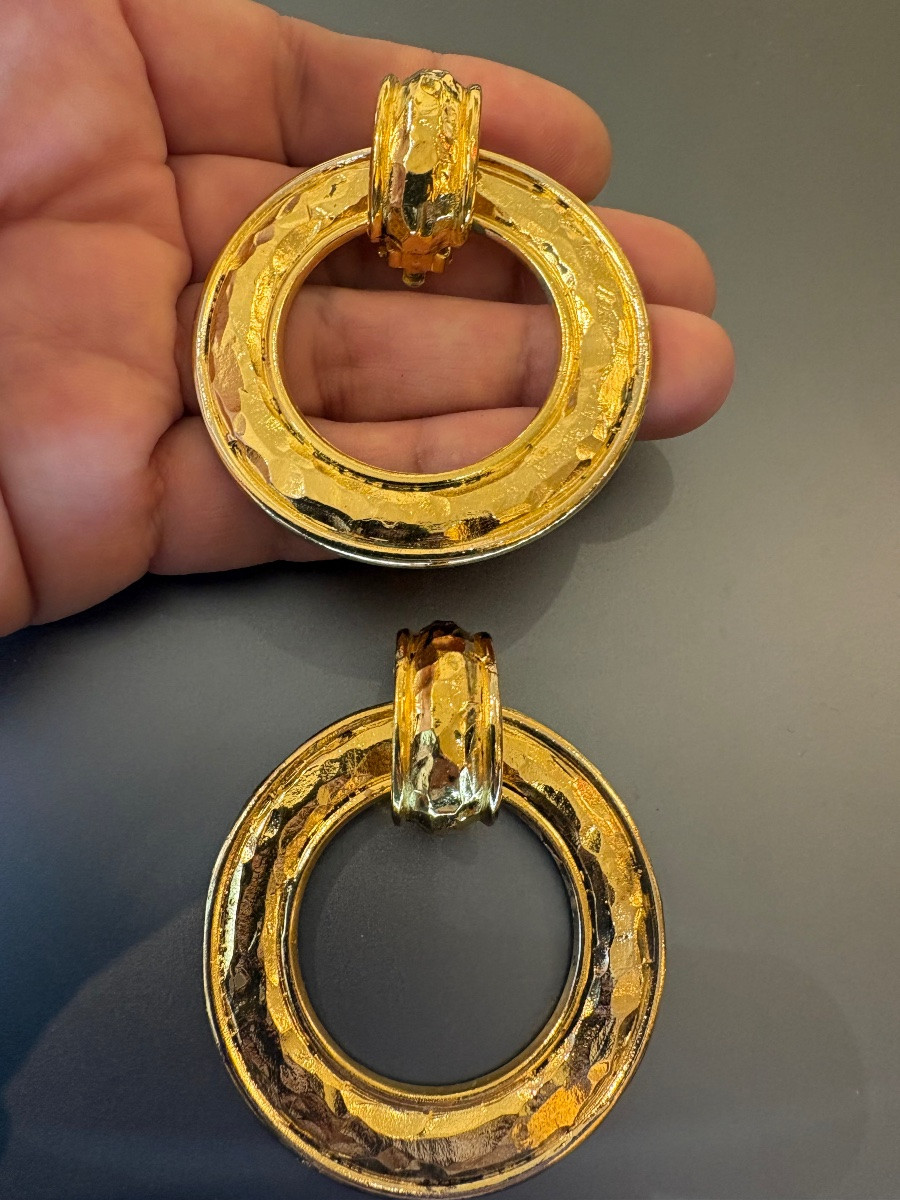 Chanel: Pair Of Vintage Ear Clips. 1980-1990.-photo-2