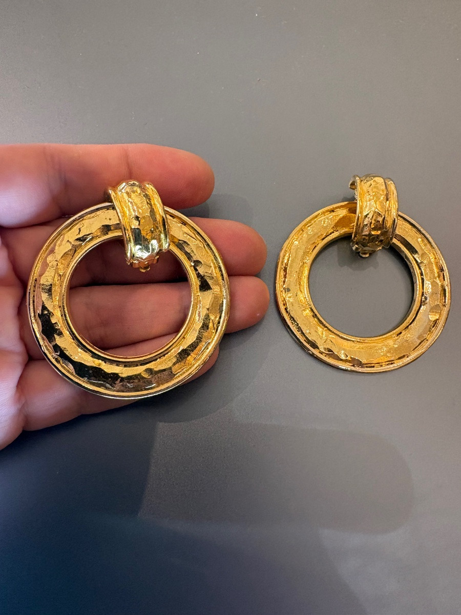 Chanel: Pair Of Vintage Ear Clips. 1980-1990.-photo-3