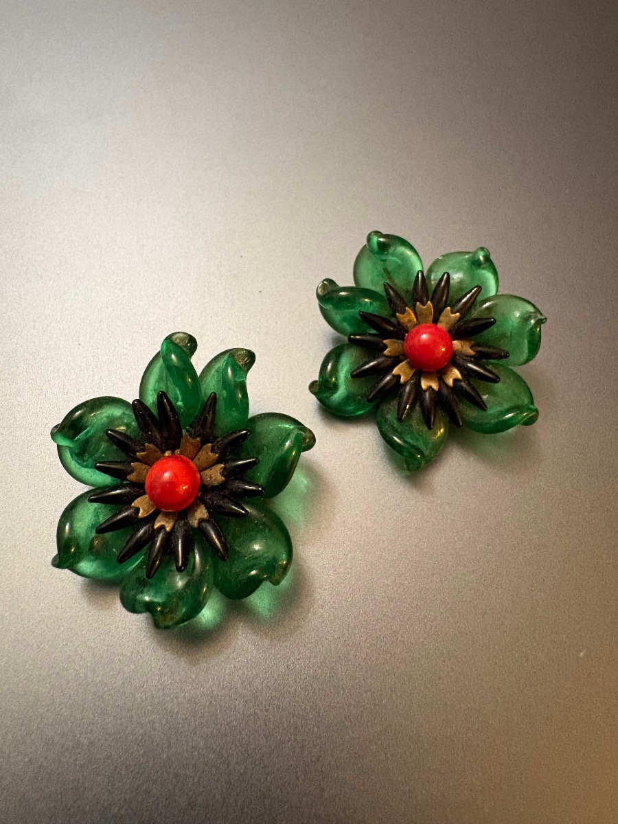 Ancienne paire de clips d'oreilles en métal et verre.-photo-4