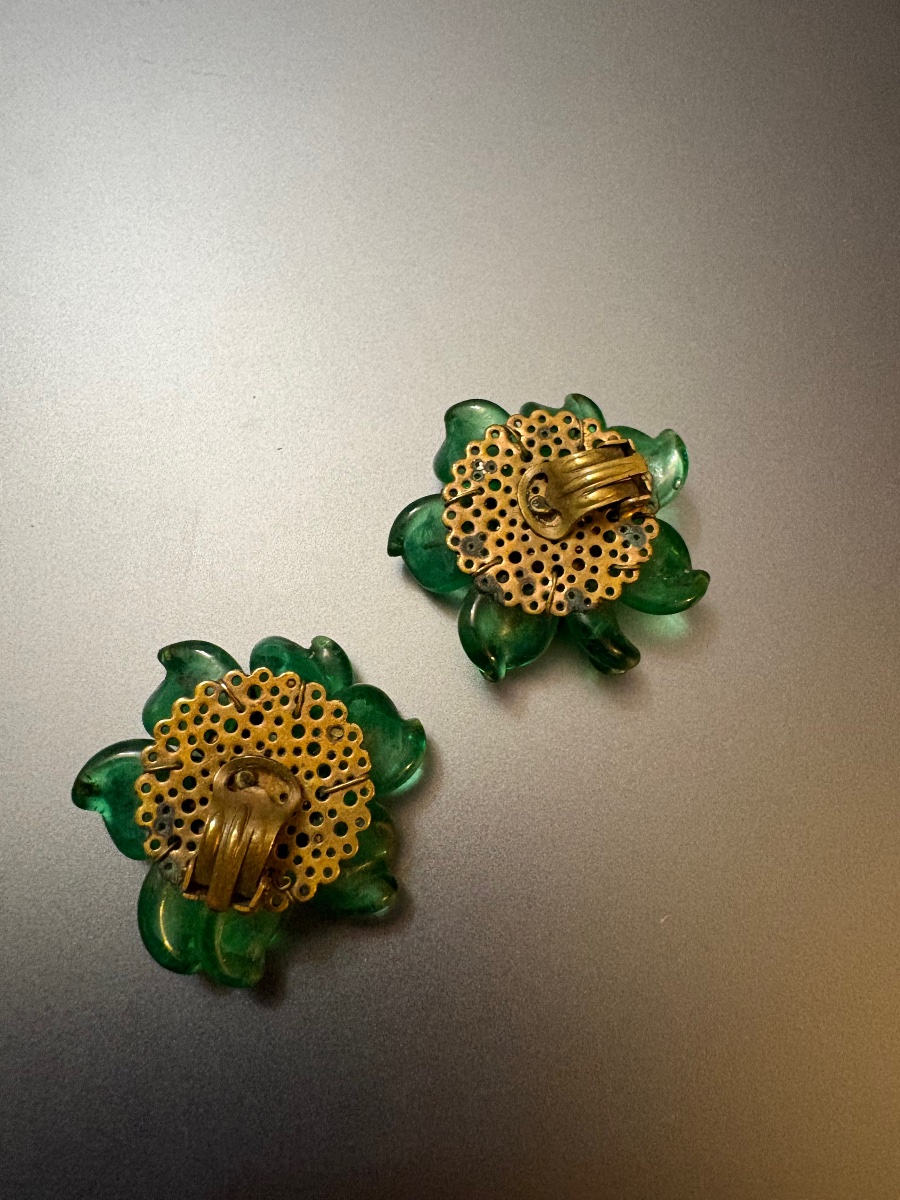 Ancienne paire de clips d'oreilles en métal et verre.-photo-1