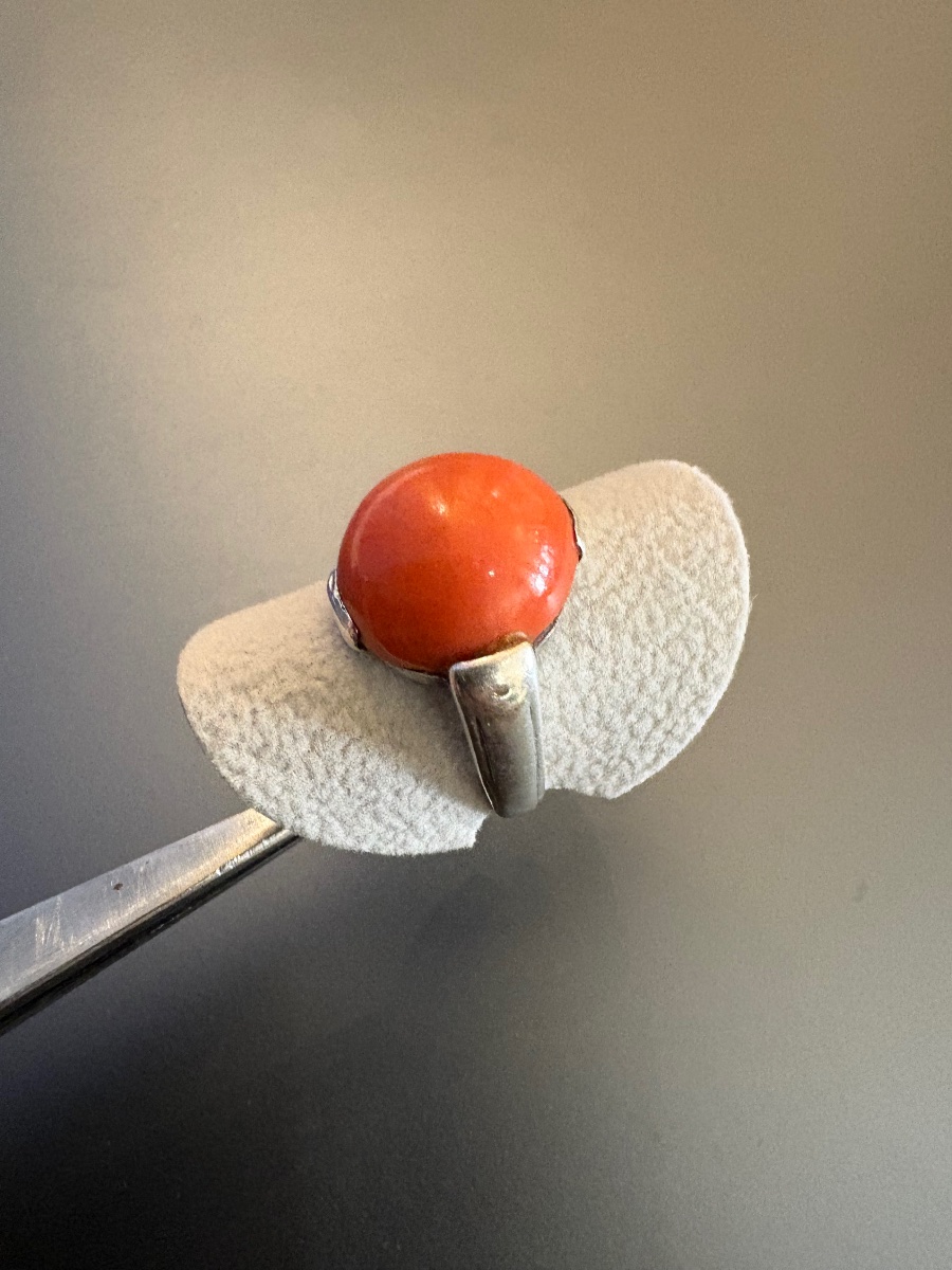 Vintage Ring Made Of 800/1000 Silver With A Coral Cabochon.-photo-3