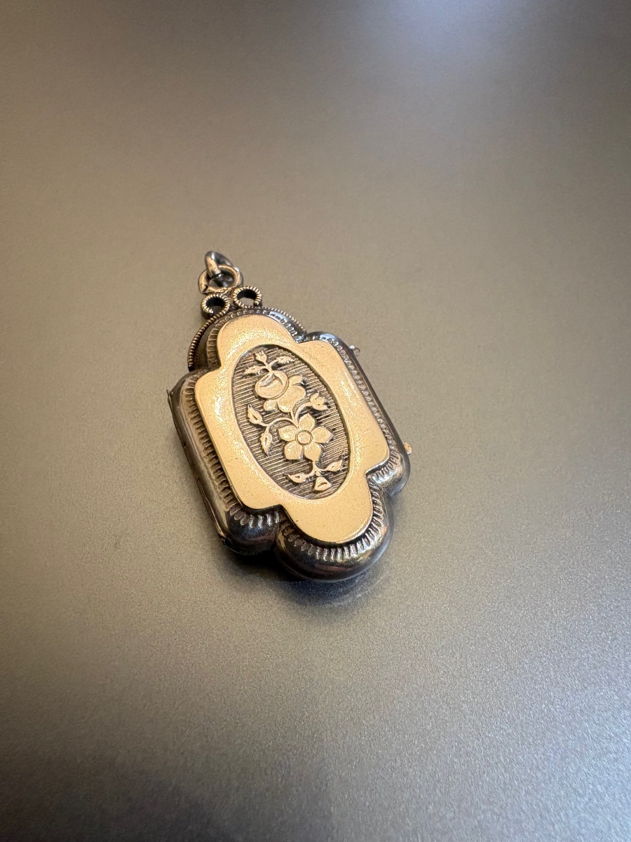 Vintage 800/1000 Silver Keepsake Pendant-photo-1
