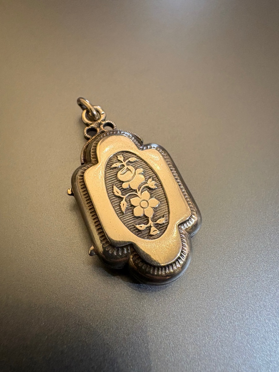 Vintage 800/1000 Silver Keepsake Pendant