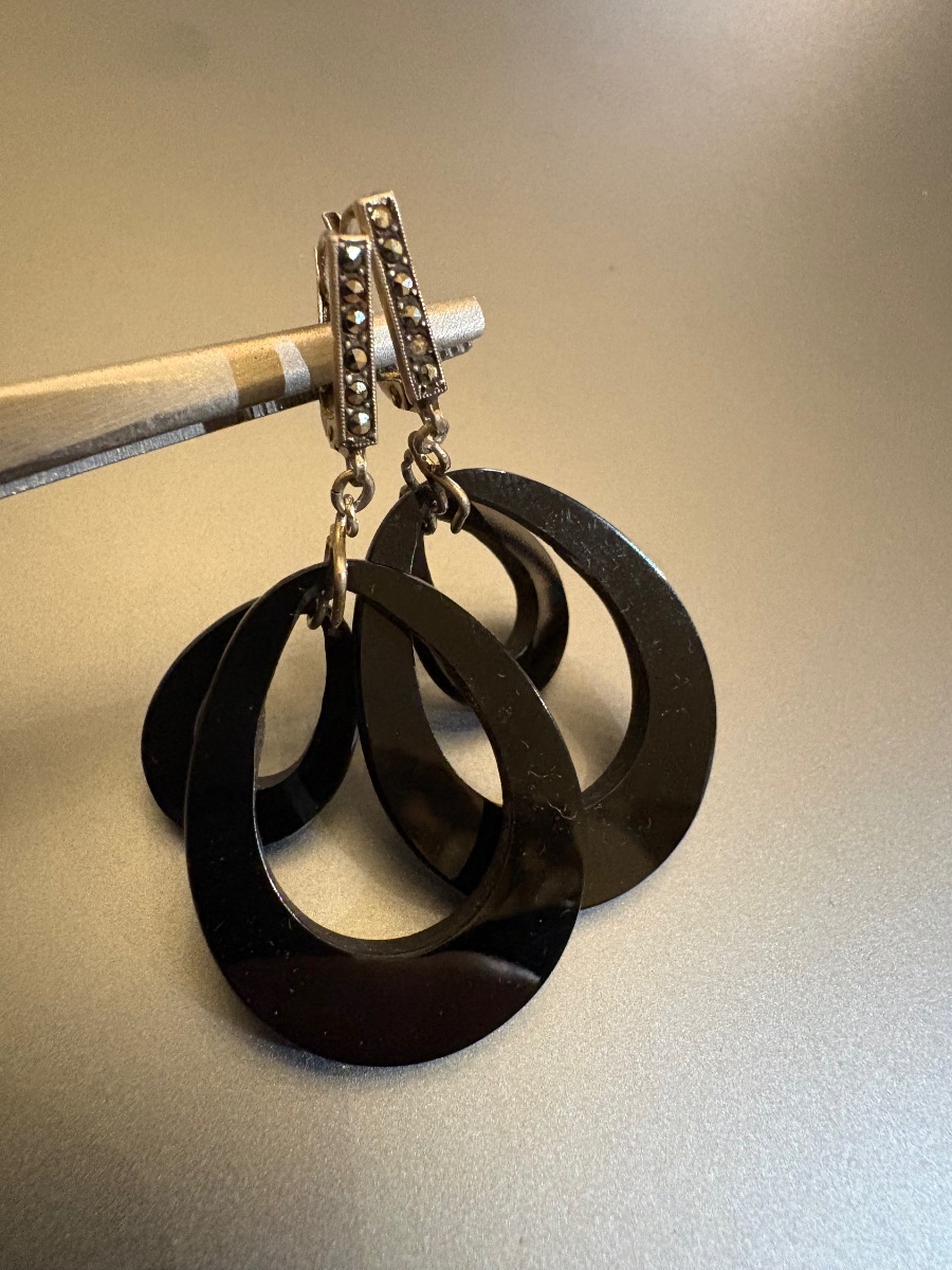 Art Deco: Pair Of 800/1000 Silver Hoop Earrings With Marcasite And Bakelite.-photo-1