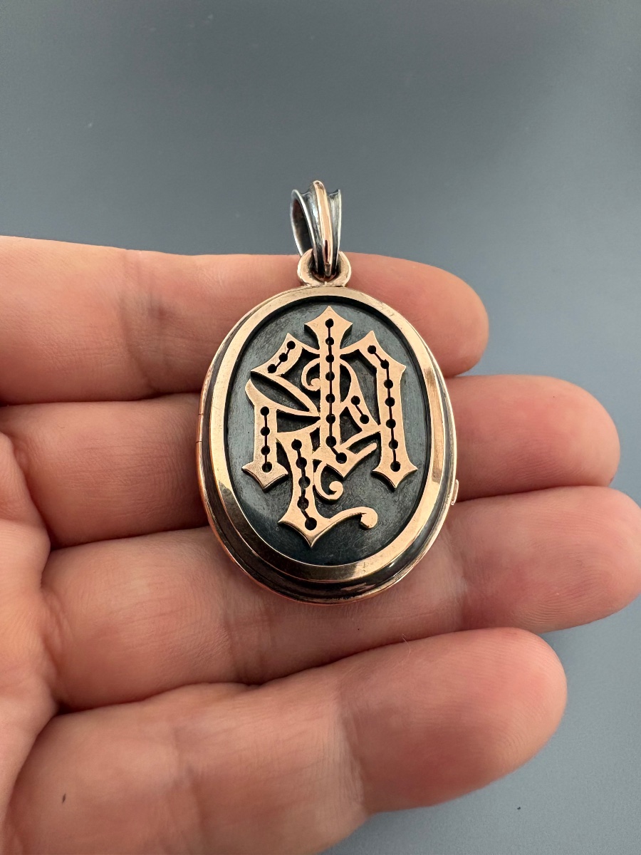 XIX siècle. Pendentif médaillon ovale ouvrant, en or et argent.-photo-2