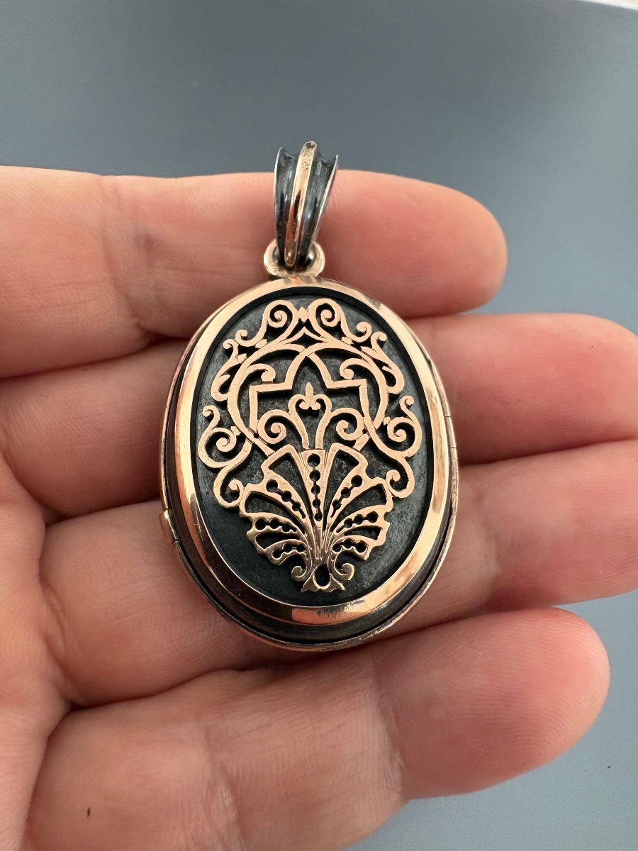 XIX siècle. Pendentif médaillon ovale ouvrant, en or et argent.-photo-3