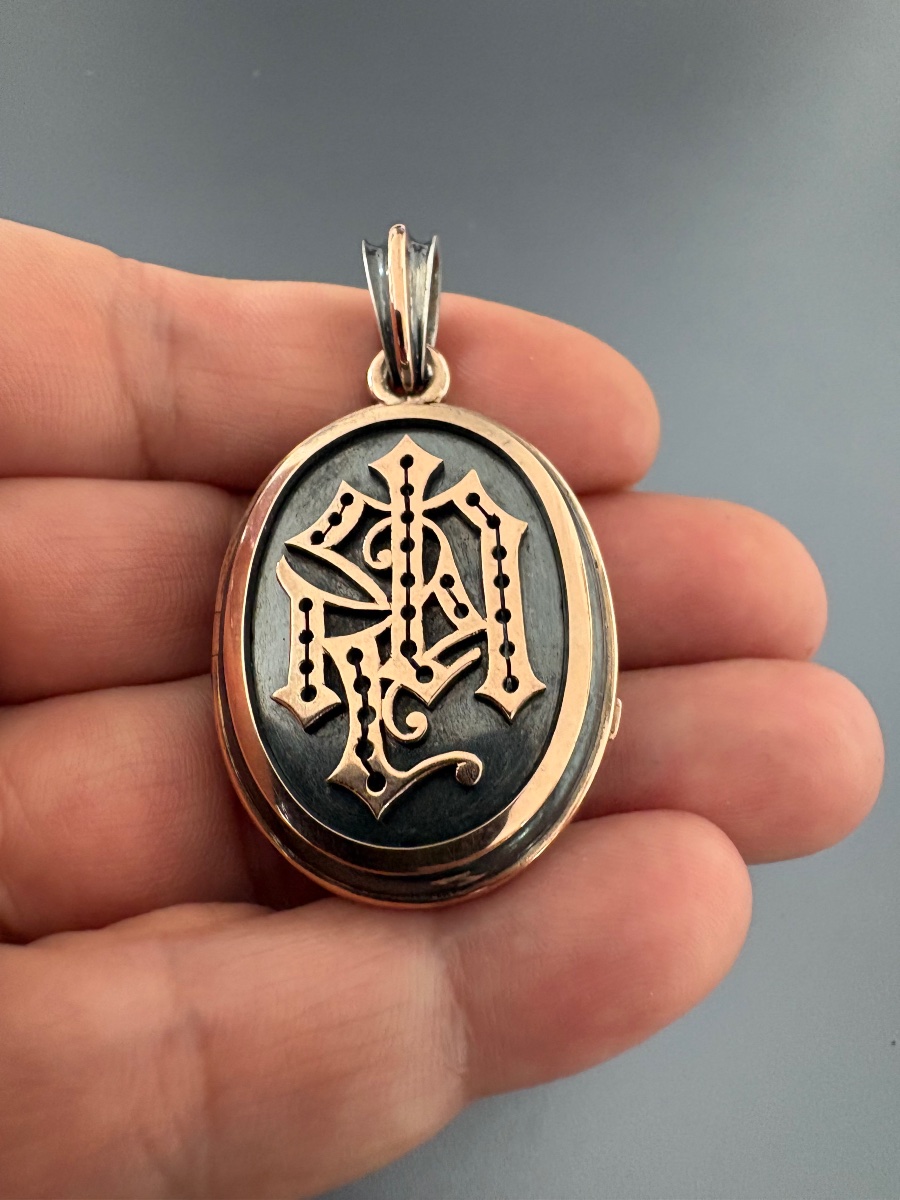 XIX siècle. Pendentif médaillon ovale ouvrant, en or et argent.-photo-2