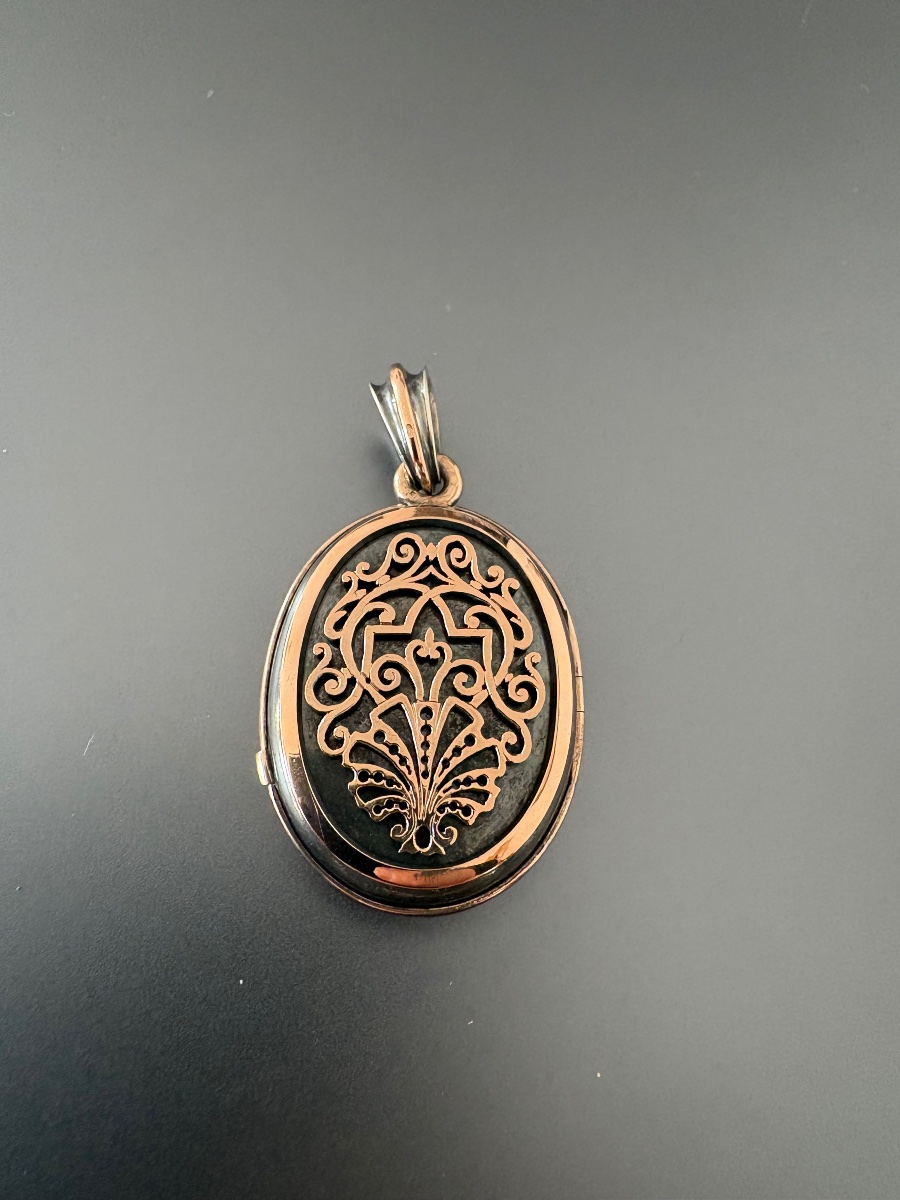 XIX siècle. Pendentif médaillon ovale ouvrant, en or et argent.-photo-4