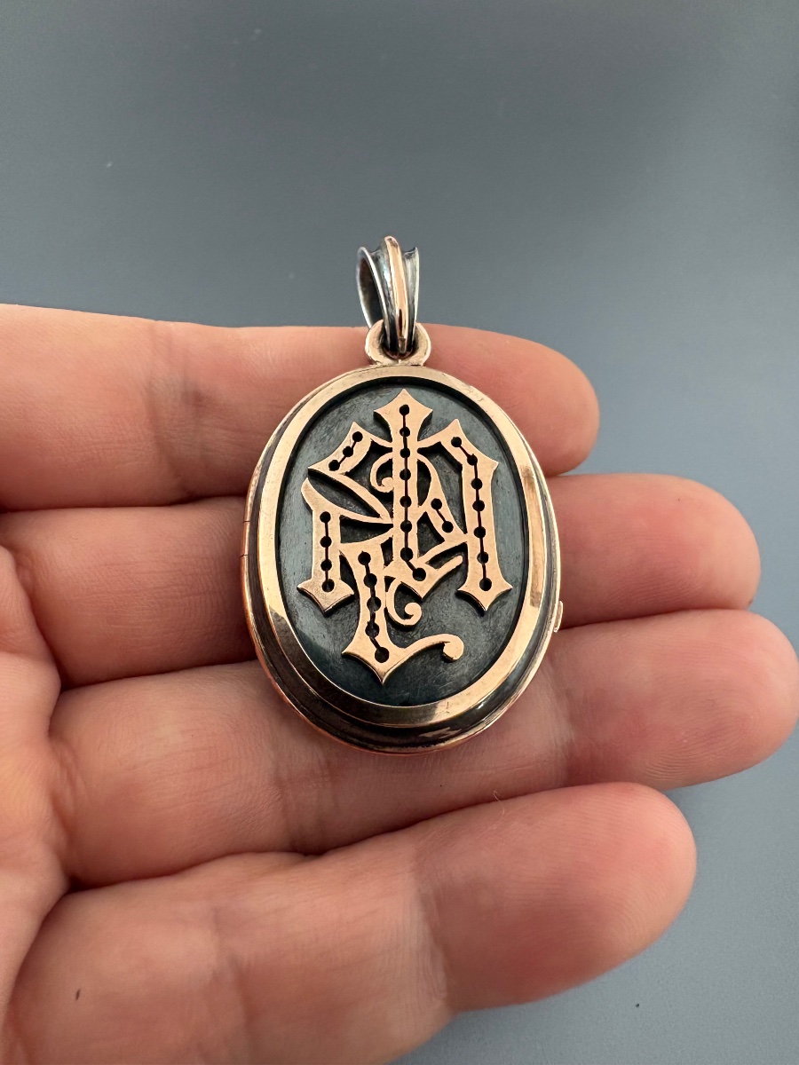 XIX siècle. Pendentif médaillon ovale ouvrant, en or et argent.-photo-6