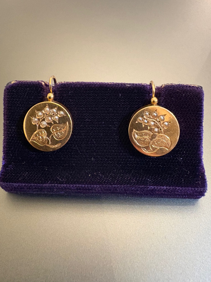 Napoleón III: Paire de dormeuses en or jaune 750/1000 eme et demi perles fines.-photo-1