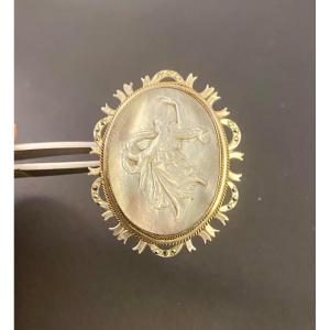 Old Brooch-pendant In Silver And Mother-of-pearl Cameo
