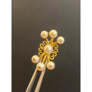 Old Brooch In Gold And Cultured Pearls