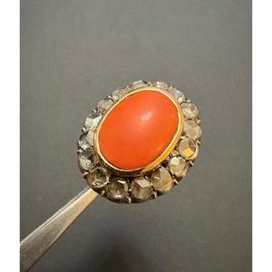 Bague ancienne en or, argent et corail.