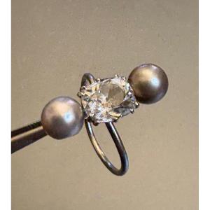 Ancienne bague en or gris 750/1000 eme , deux perles fines et  diamants taille ancienne