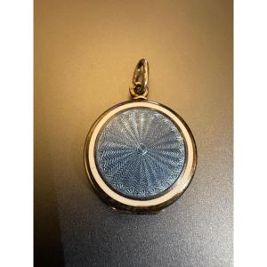 Ancien pendentif porte photo en argent guilloche émaillé.