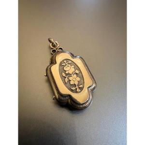 Ancien pendentif porte souvenir en argent 800/1000 eme