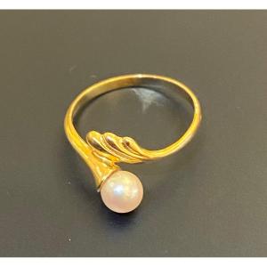 Yellow Gold And Cultured Pearl Ring