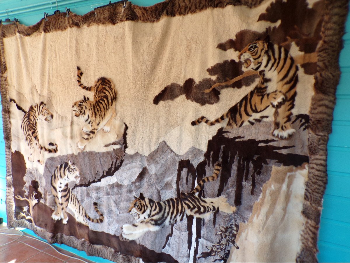 Tapisserie ( Patchwork) En Peau De Bete . Paysage Asie Avec  Cinq Tigres Du Bengale.-photo-2