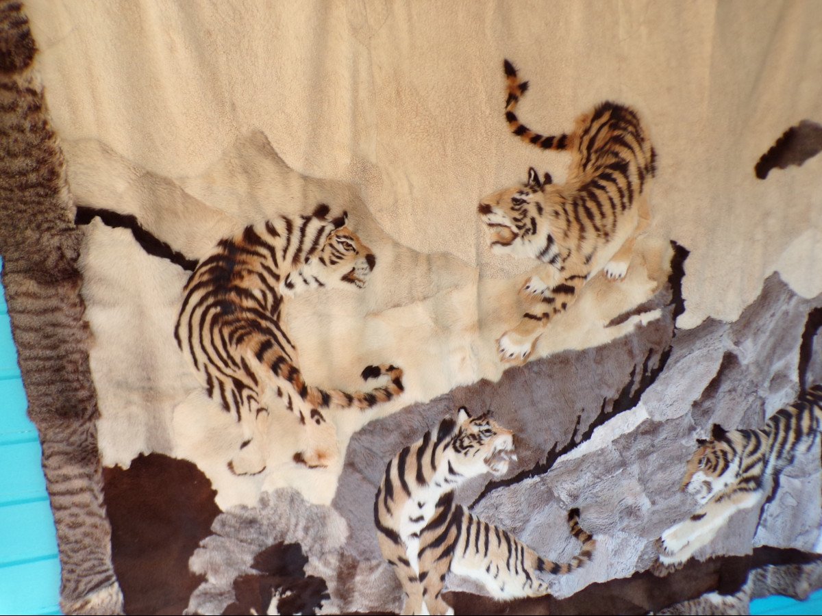 Tapisserie ( Patchwork) En Peau De Bete . Paysage Asie Avec  Cinq Tigres Du Bengale.-photo-3