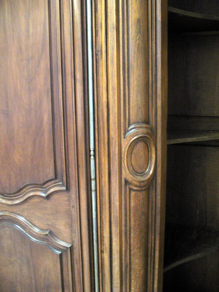 Armoire à fusils en noyer et orme, transition Louis XIV Louis XV. Bordelaise XVIIIème siècle-photo-3