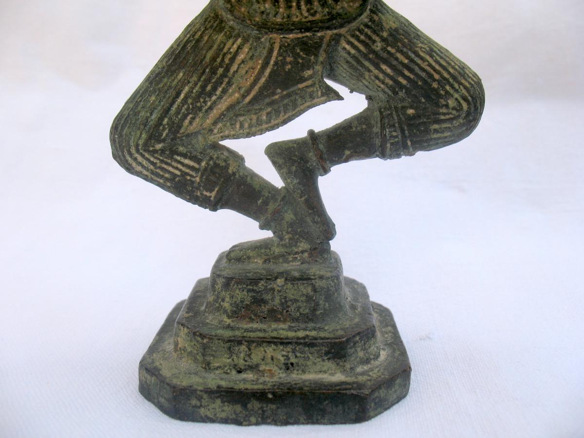 Bronze Statue Of A Goddess Apsara To The Child. Empire Khmer, Cambodia XVIIIth Century-photo-2
