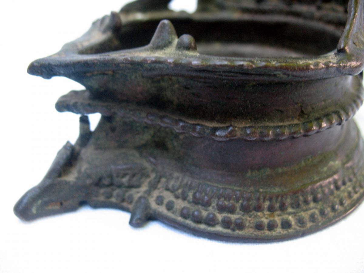 Bronze Oil Lamp Representing The Goddess Gaja Lakshmi. India, 19th Century-photo-5