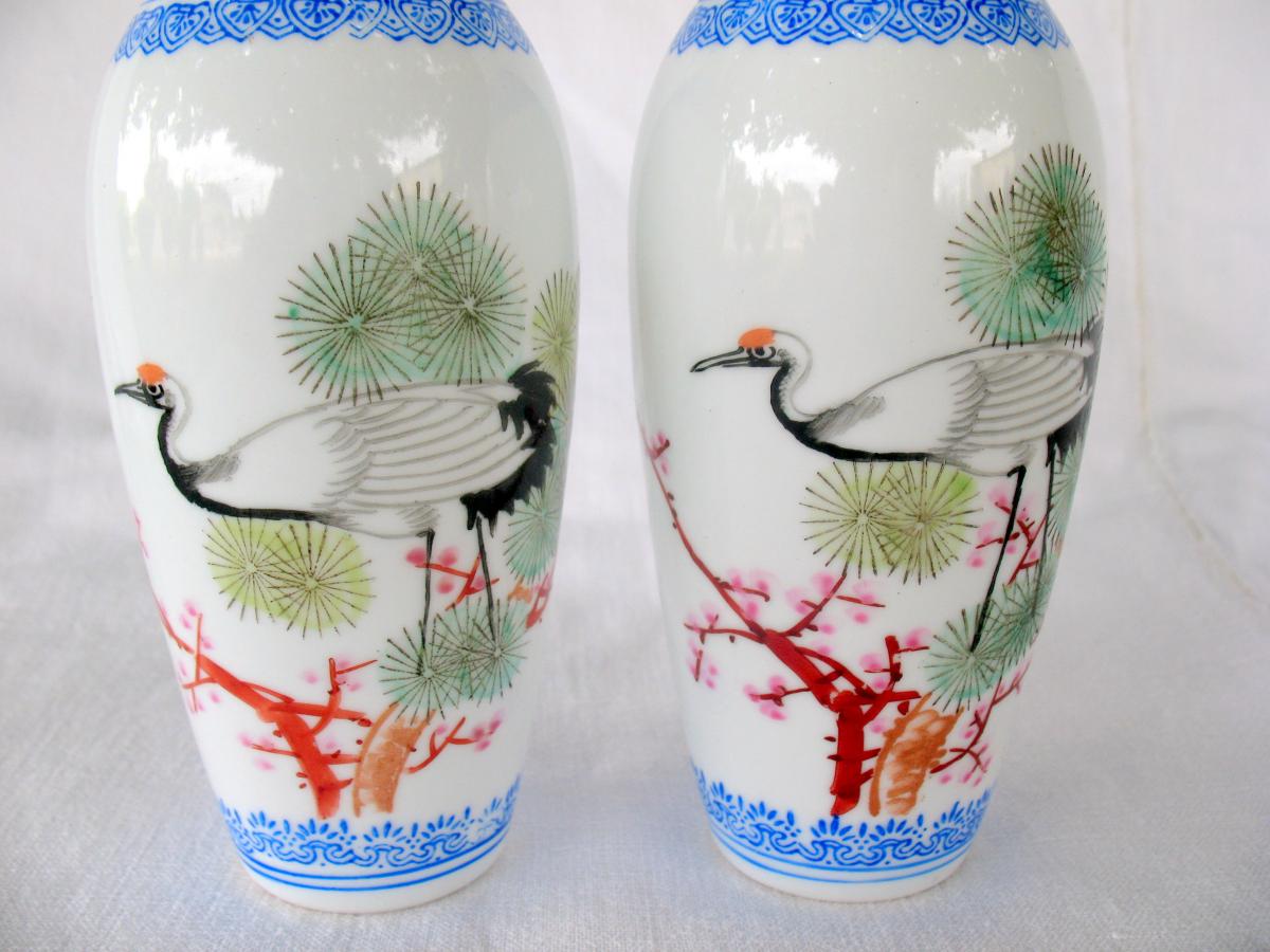 Deux vases signés en porcelaine coquille d'oeuf. Décor de grues. Chine, années 40-photo-4