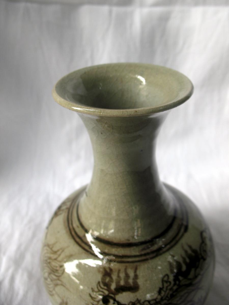 Vase bouteille en grès céladon. Décor au dragon. Dynastie Choson, Corée fin XVIIIème-photo-3