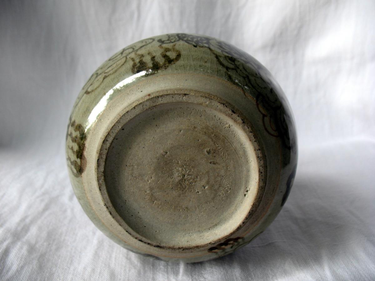Vase bouteille en grès céladon. Décor au dragon. Dynastie Choson, Corée fin XVIIIème-photo-5