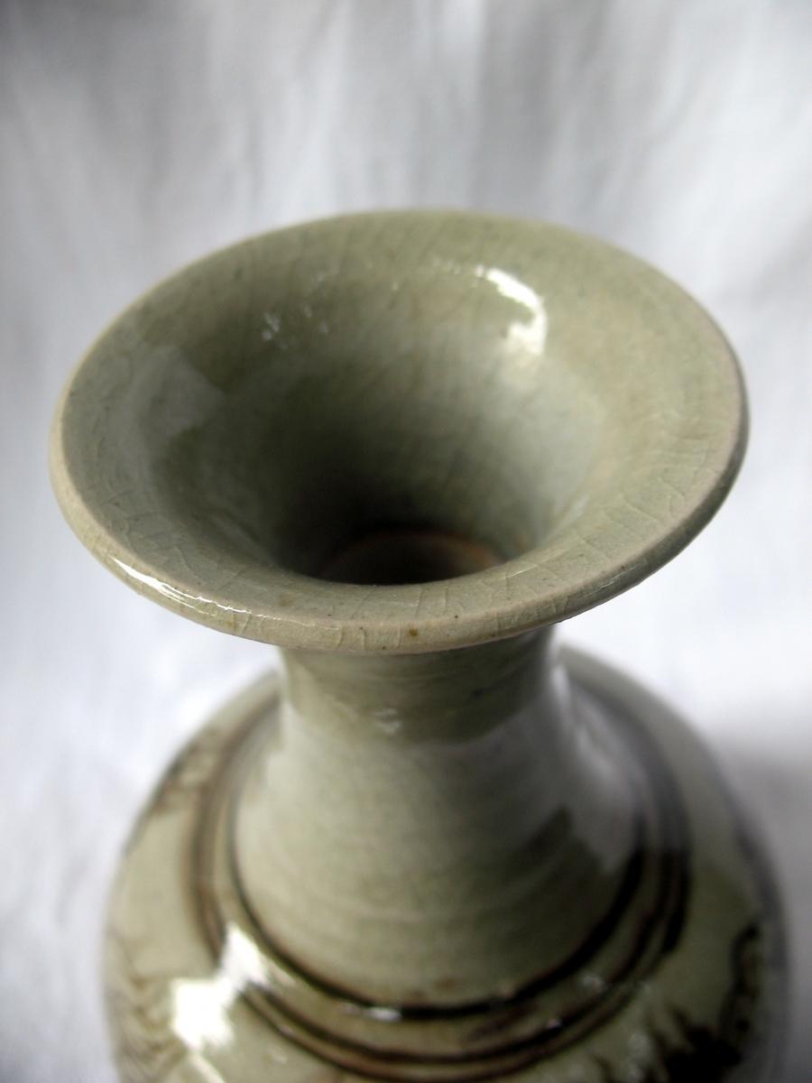 Vase bouteille en grès céladon. Décor au dragon. Dynastie Choson, Corée fin XVIIIème-photo-6