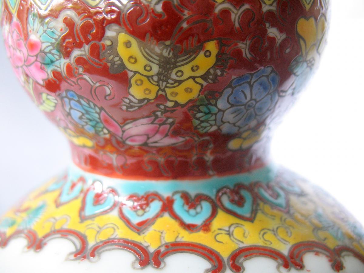 Vase gourde en porcelaine de Chine. Décor d'enfants jouant au ballon. Marque Qianlong-photo-5