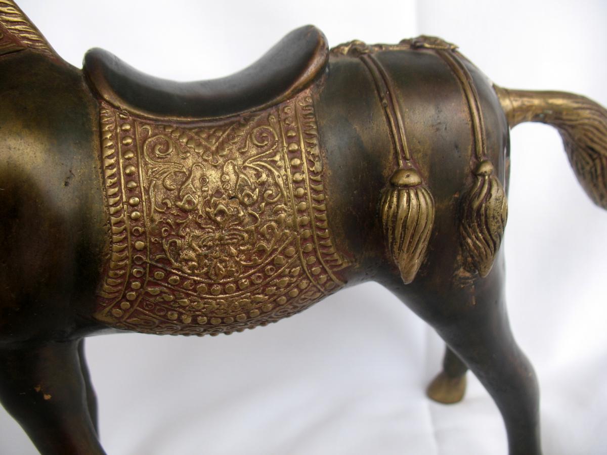 Cheval en bronze partiellement doré. Thaïlande, années 50-photo-2
