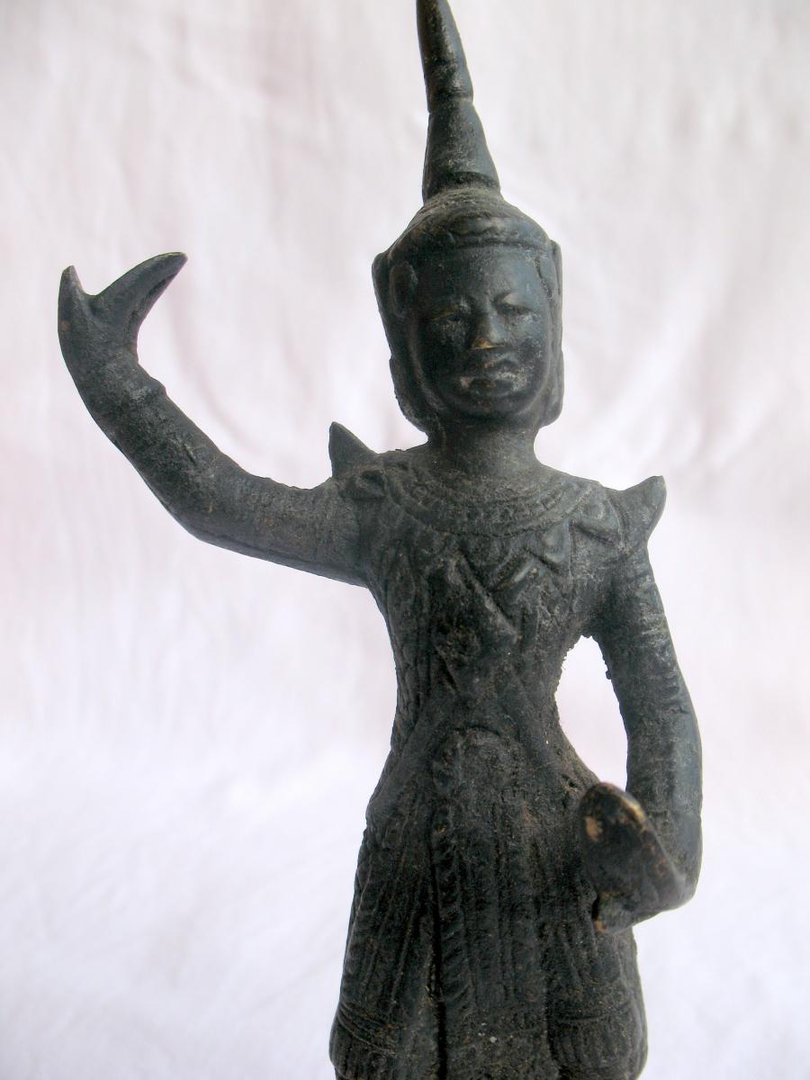 Danseuse Apsara en bronze. Empire Khmer, Cambodge, XIXème