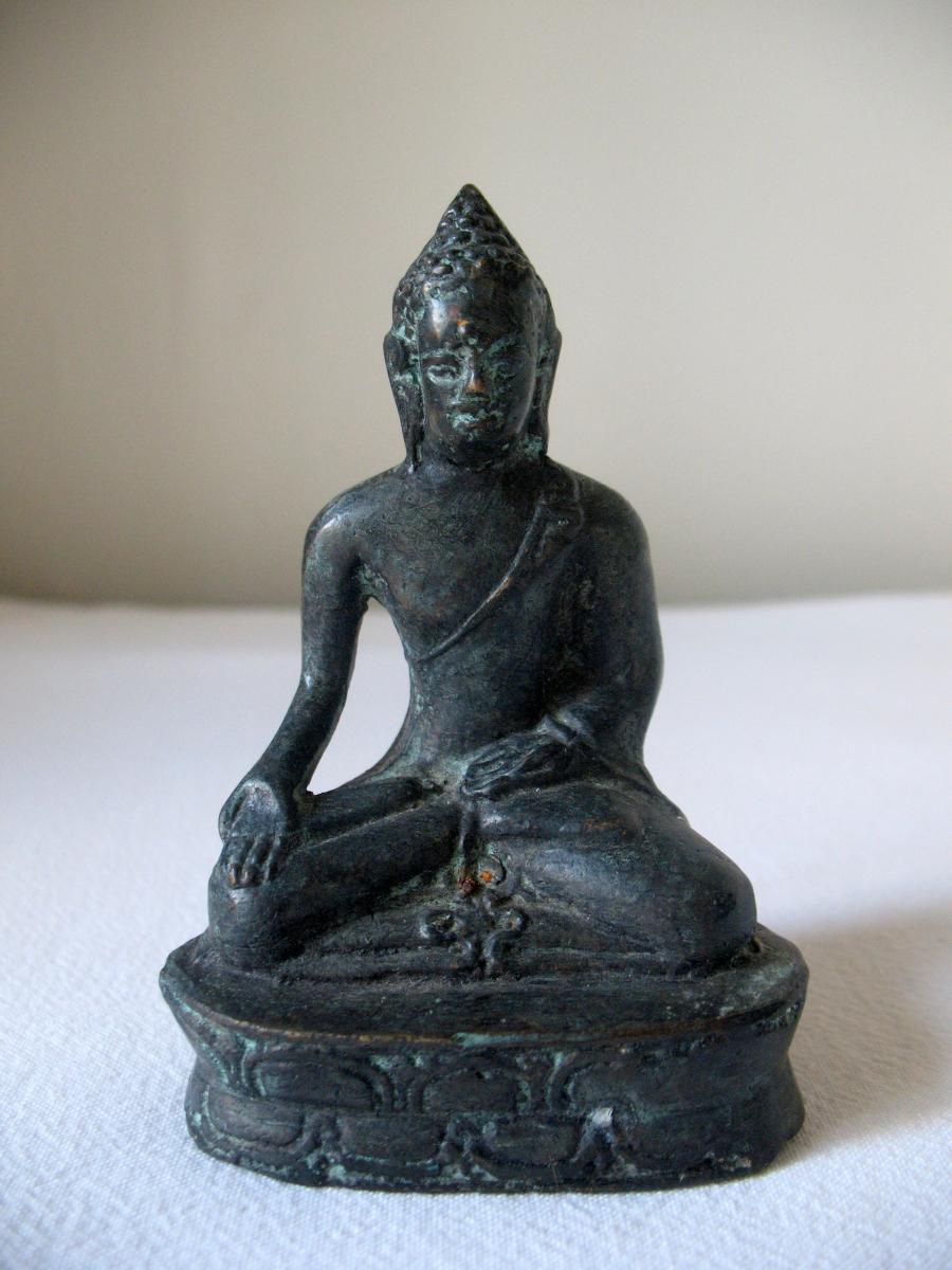 Bouddha en bronze assis en position du lotus. Birmanie ou Laos, XVIIIème