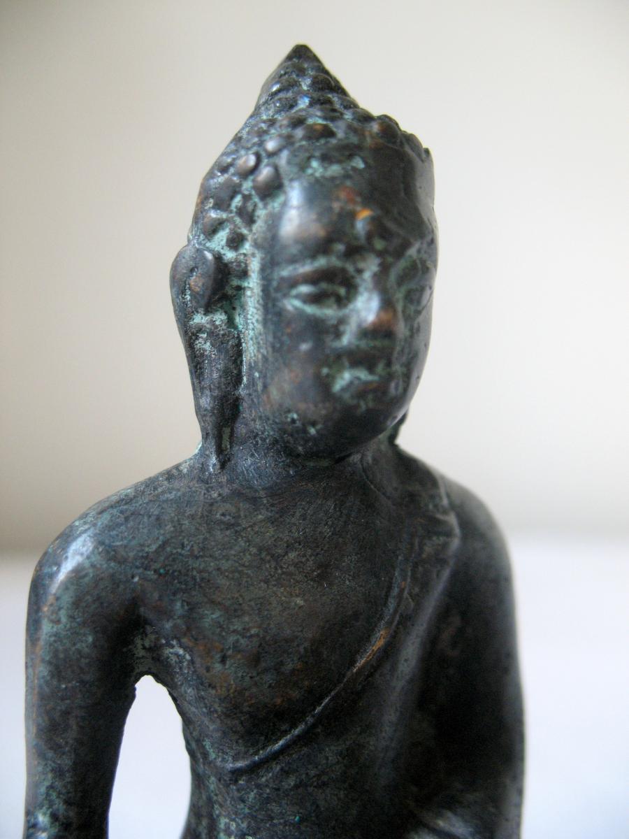 Bouddha en bronze assis en position du lotus. Birmanie ou Laos, XVIIIème-photo-3
