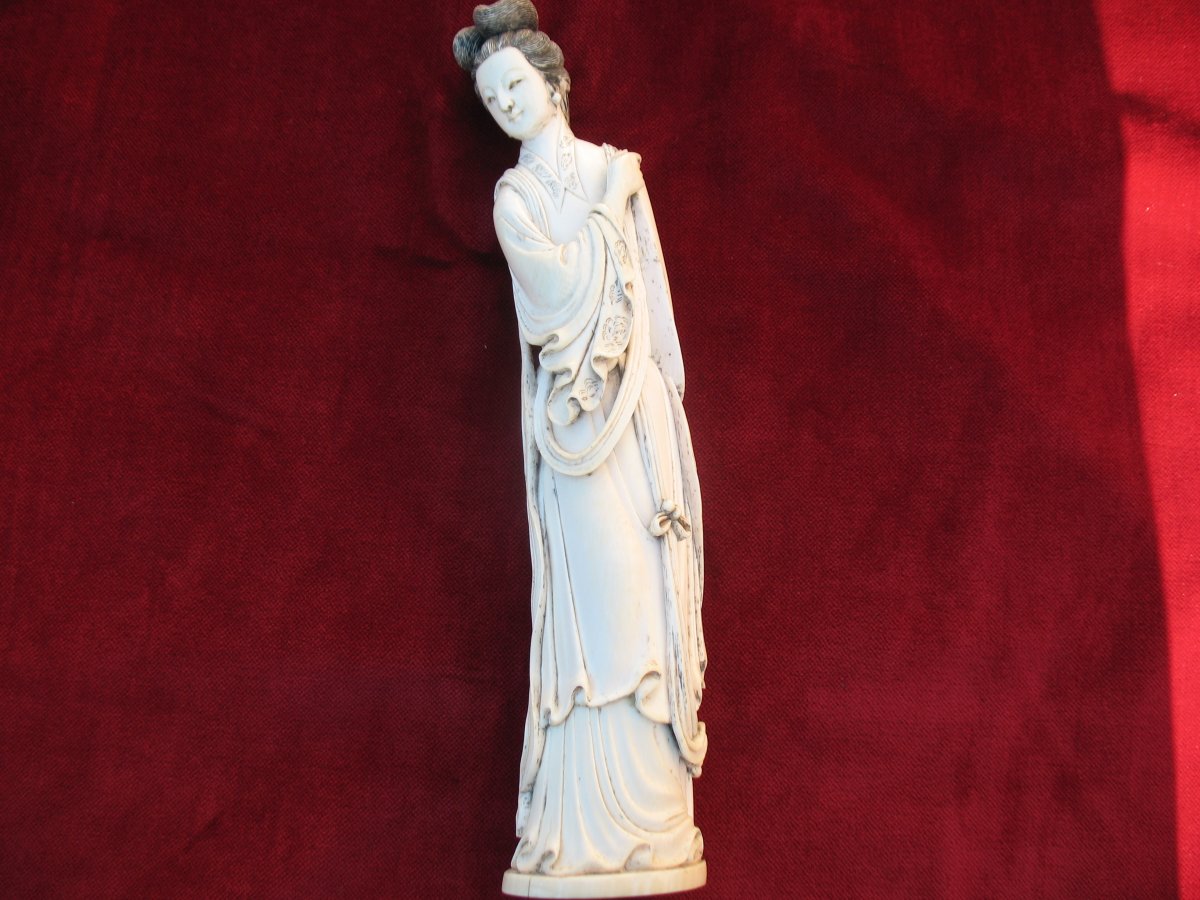 Guanyin ..statuette Chinese Woman In Ivory .... China