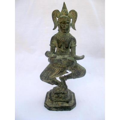 Statue en bronze d'une déesse Apsara à l'enfant. Empire Khmer, Cambodge XVIIIème