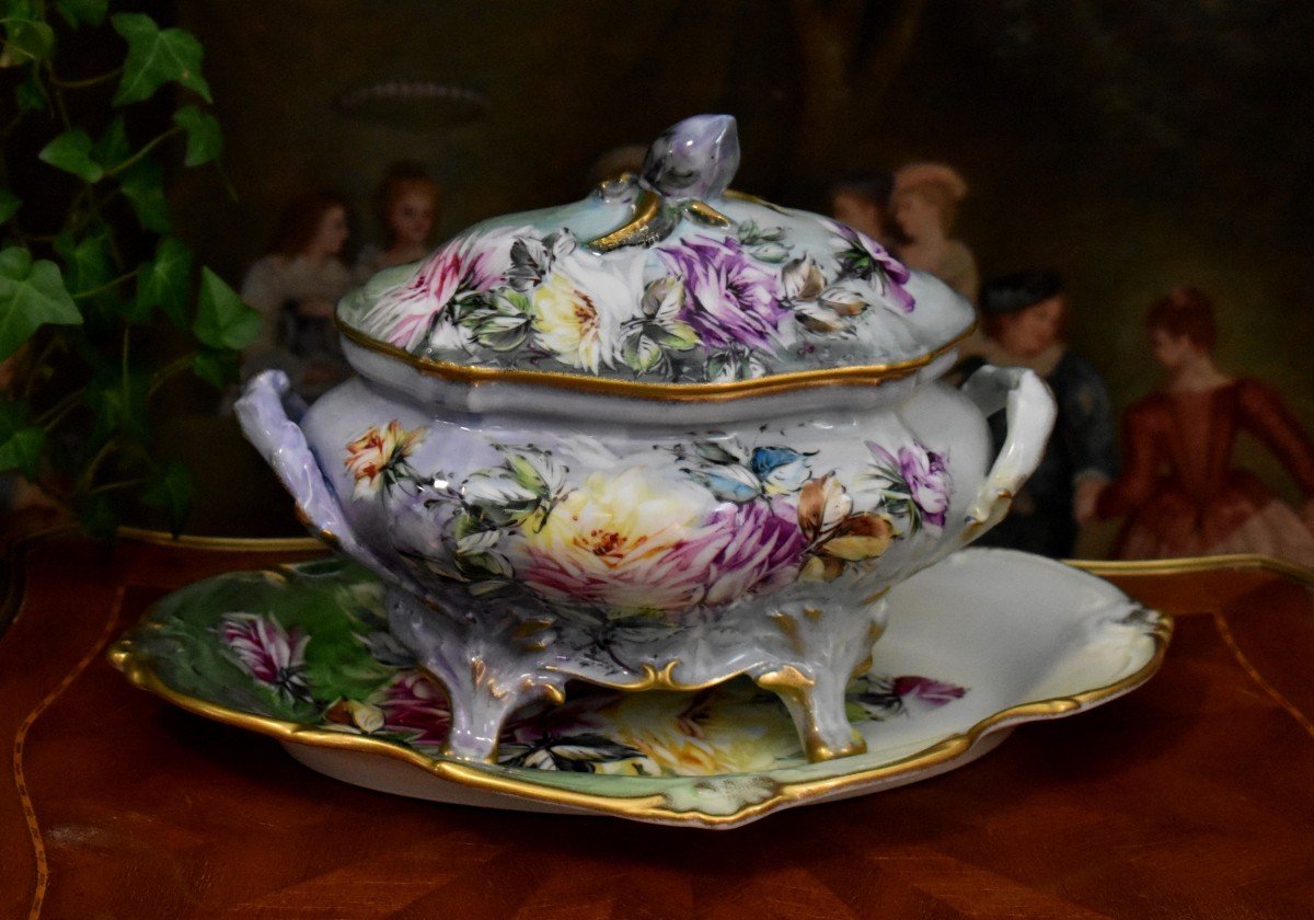 Légumier Et Son Plat De Présentation. Petite soupière  En Porcelaine De Limoges Entièrement Peints Main Par  Marcel Caffy