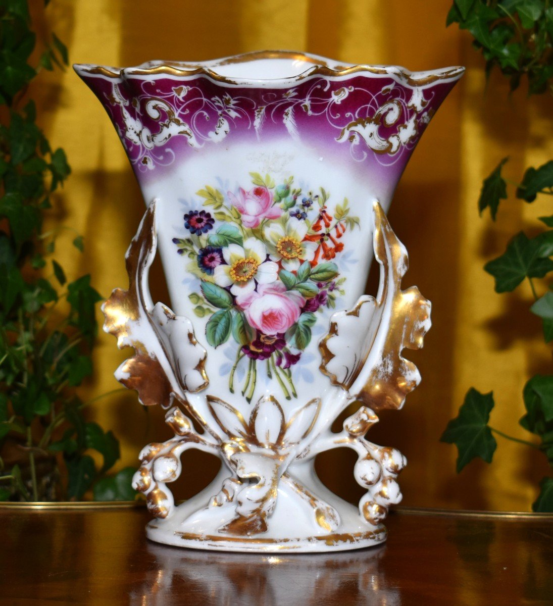 Vase De Mariée En Porcelaine De Limoges, Décor Floral Peint à La Main, Forme Cornet, XIXe