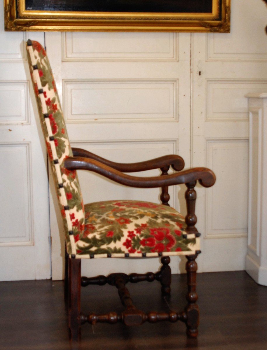 Fauteuil à Haut Dossier Plat  En Noyer de la Fin XVIIème, Style Louis XIII. Piètement Balustre.-photo-2