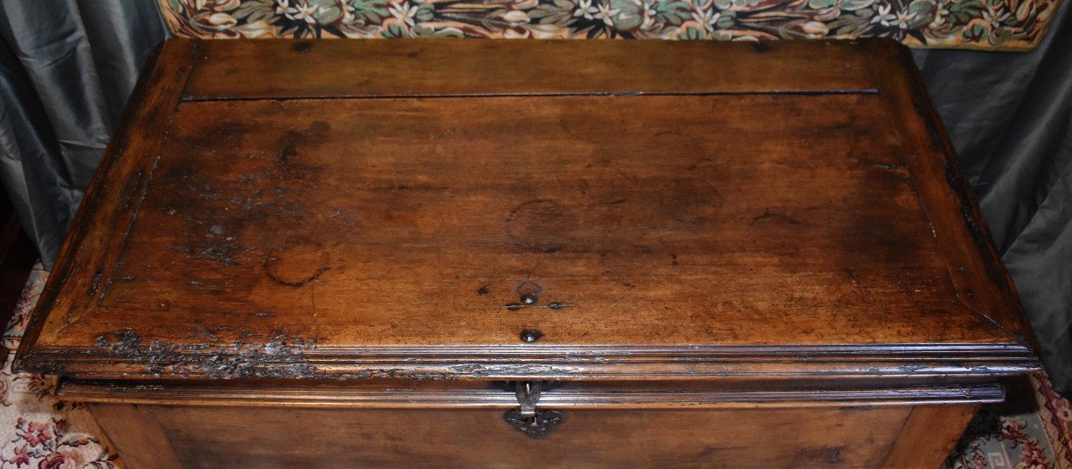 Important Périgourdin Wedding Chest In Solid Walnut, - Early 18th Century.-photo-2